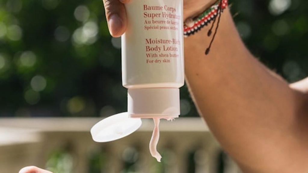 Những sai lầm phổ biến trong chăm sóc da khiến bạn già nhanh hơn